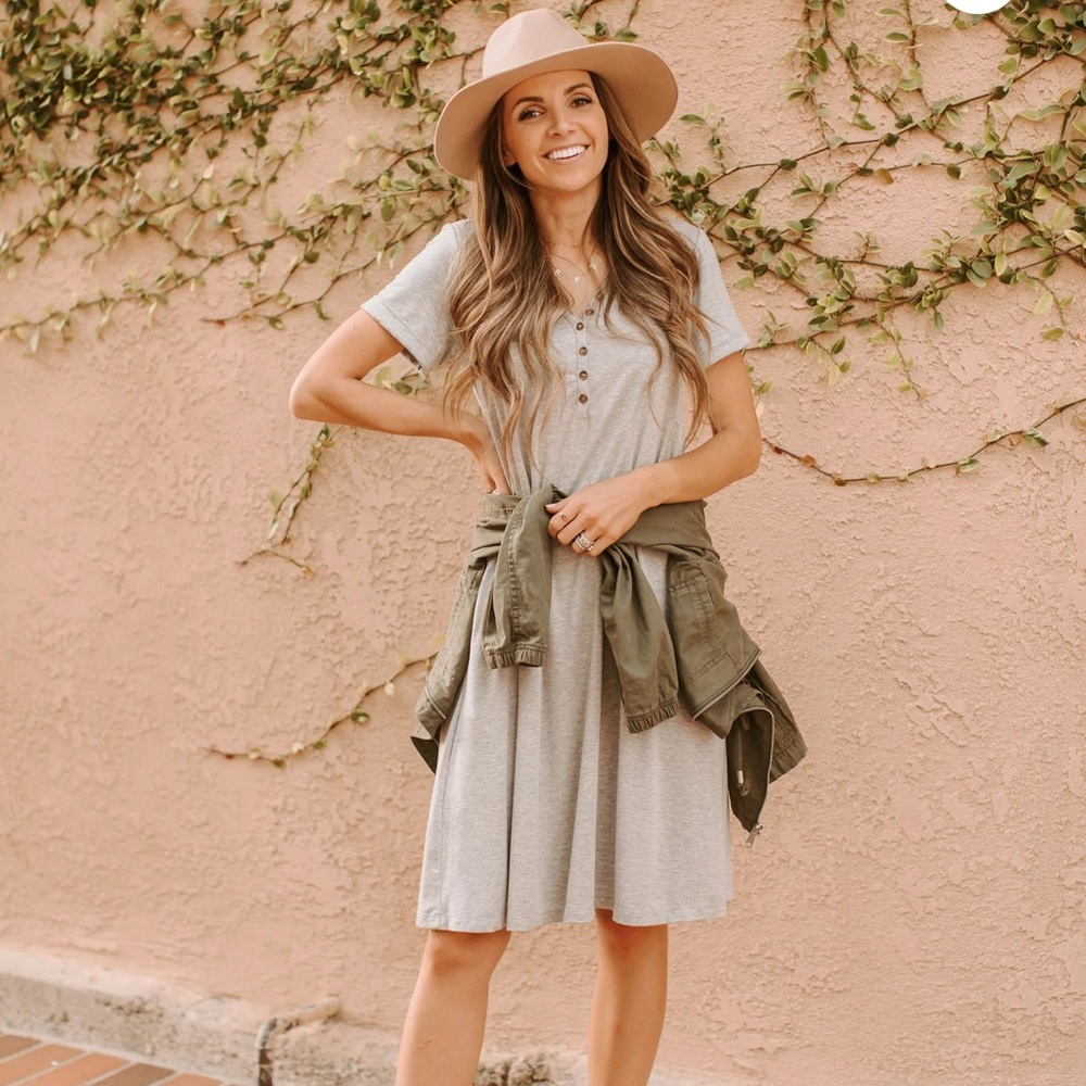 NWOT MERRICK White Collection Anywhere Henley Dress in Gray